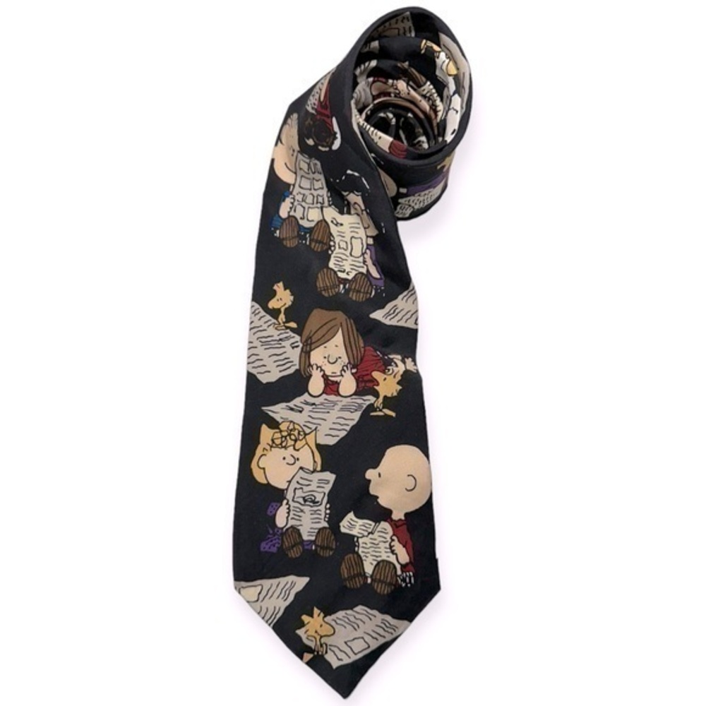 Peanuts Mens Made In USA 100% Silk Peanuts Comics Reading Newspaper Snoopy Tie